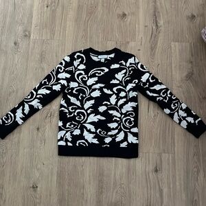 Black and white sweater small